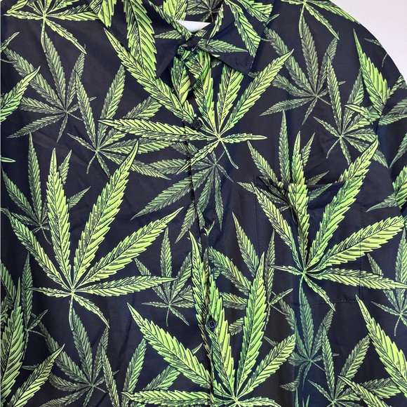 Hawaiian King Cannabis Men’s Two Piece Set Shirt and Trunks NWOT Sz M Free Gift - Picture 4 of 11